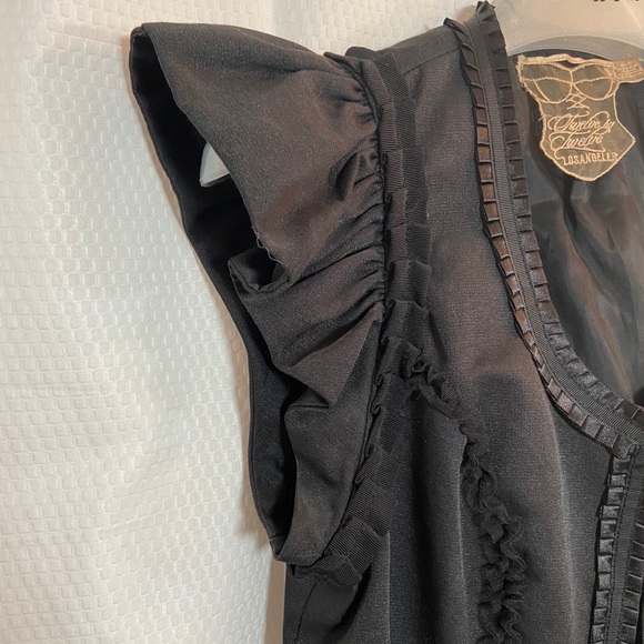 Twelve by Twelve Los Angeles Hook Front Top - Picture 2 of 6